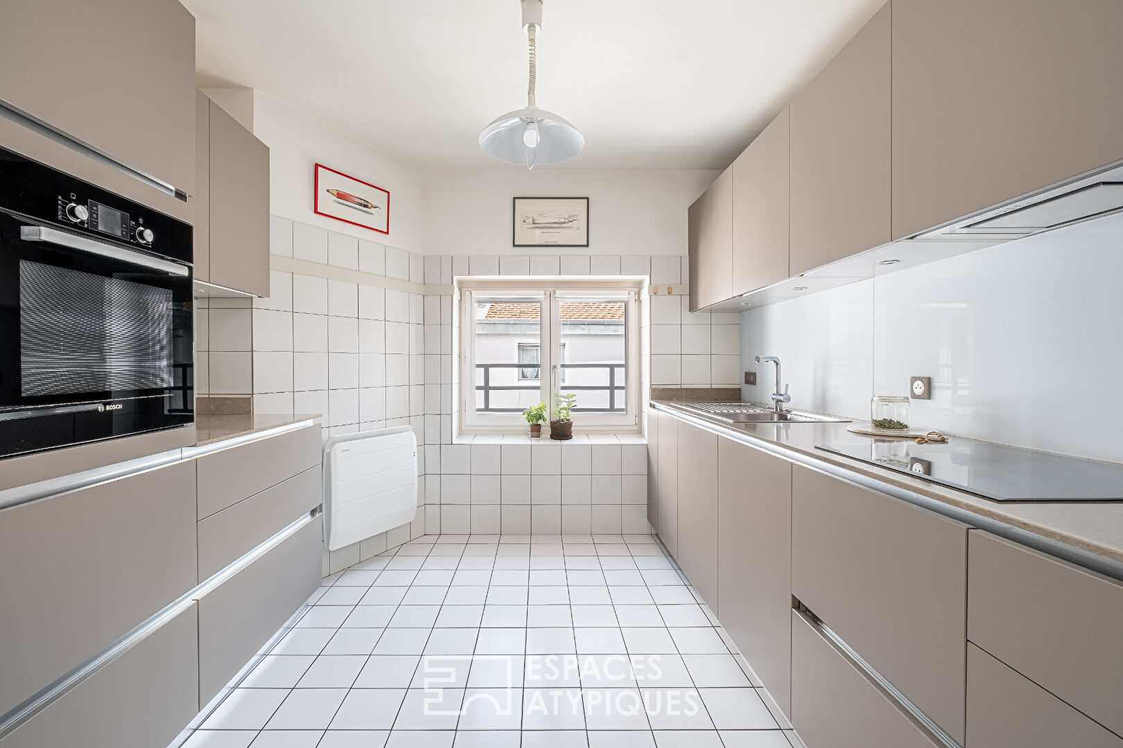 Magnificent apartment in a bourgeois building, Place Antonin Poncet