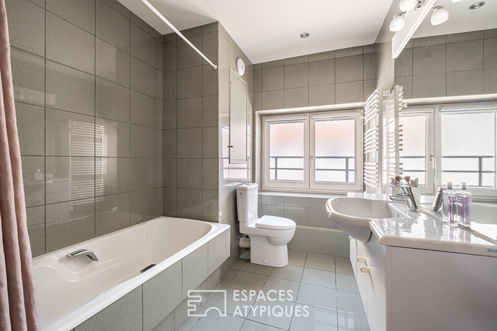 Magnificent apartment in a bourgeois building, Place Antonin Poncet