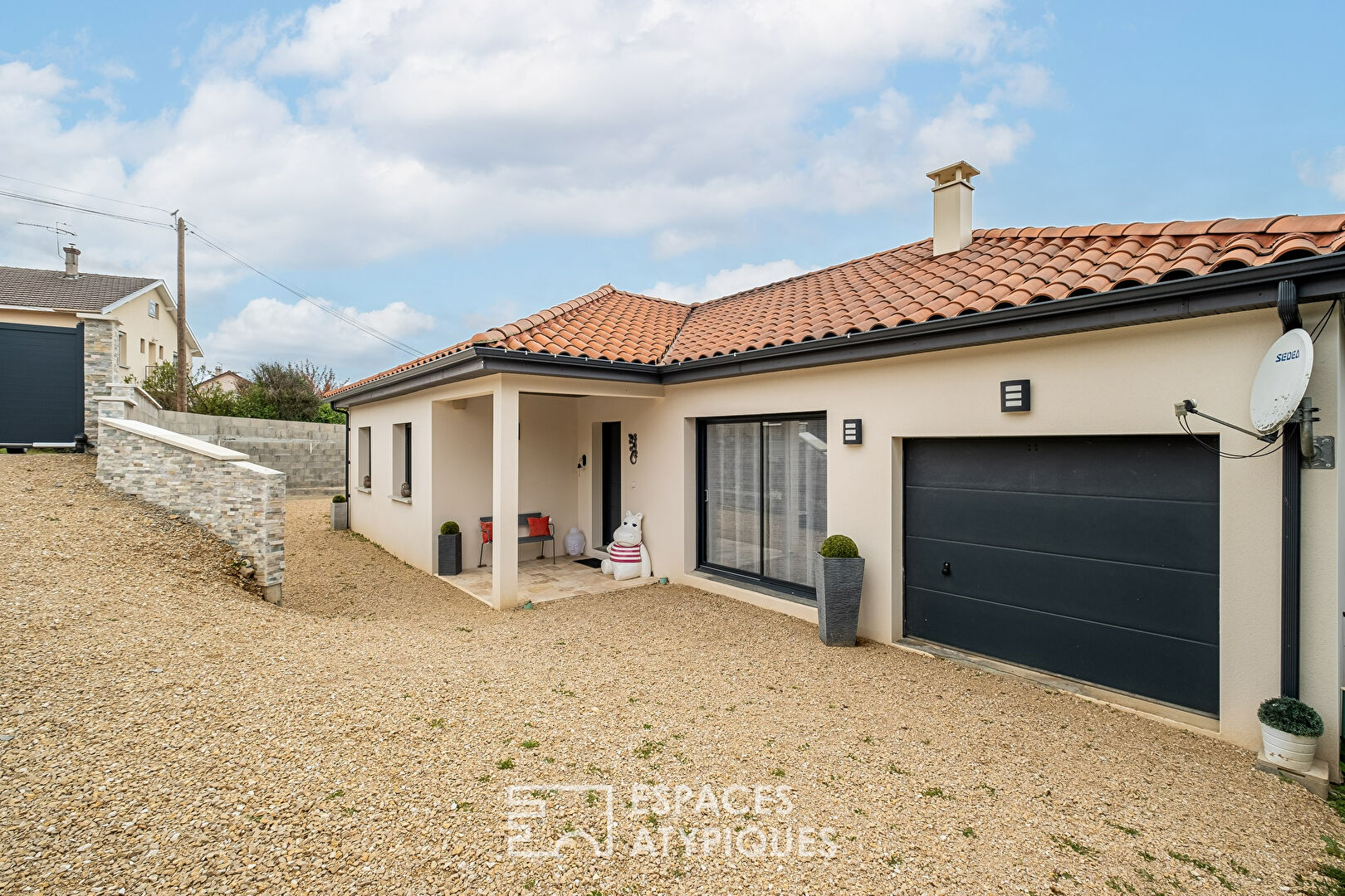 Single storey house in Leyrieu