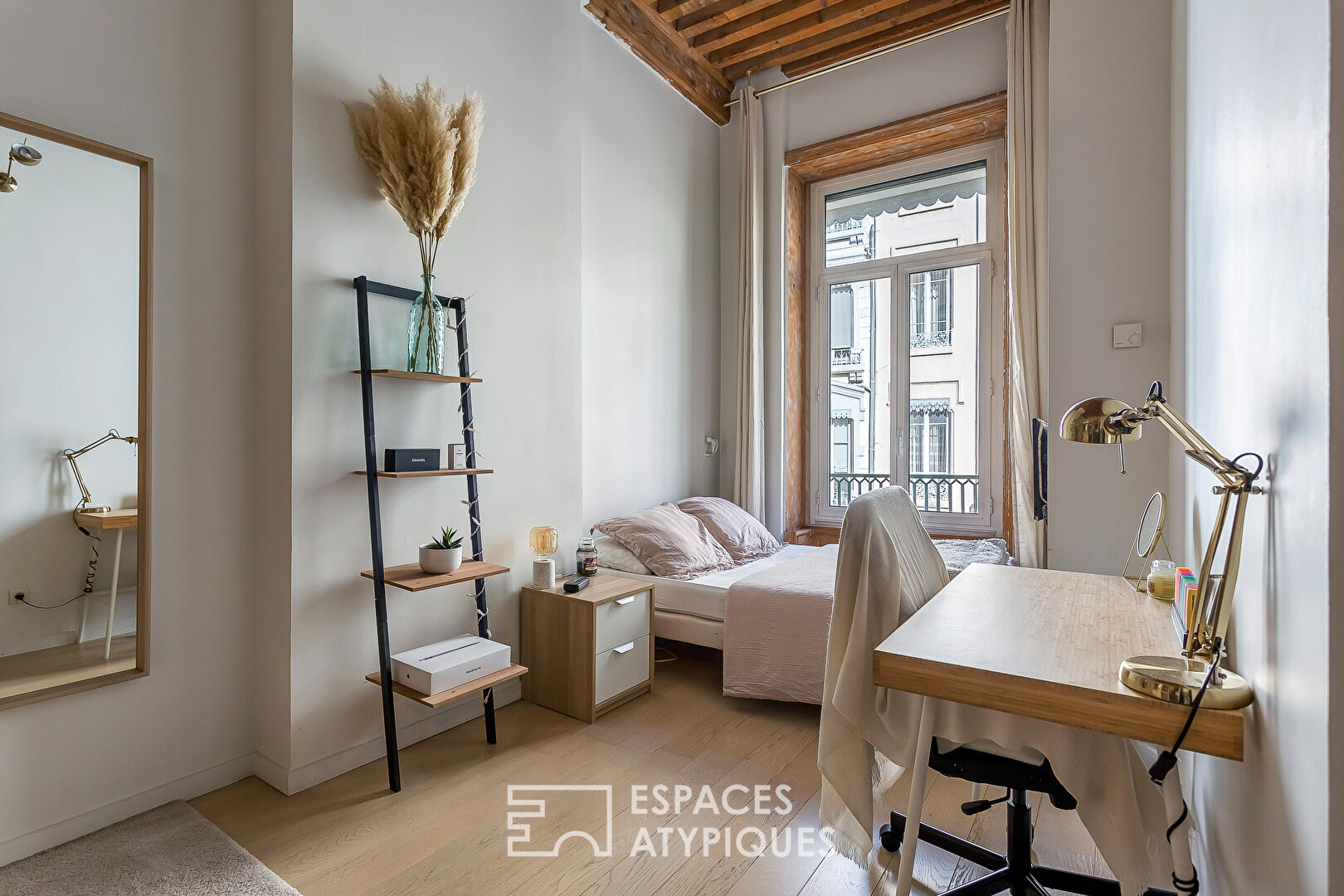 Beautiful old apartment in the heart of the 6th