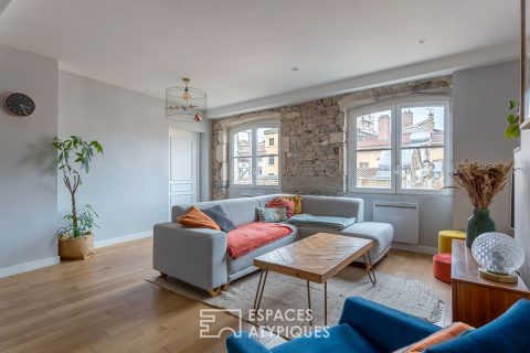 Old apartment with a view in the heart of Old Lyon