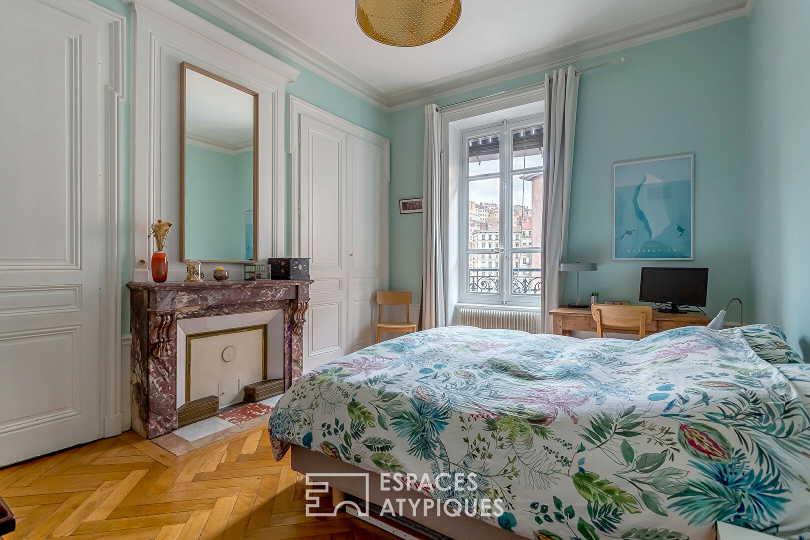 Rare bourgeois apartment with elevator in Saint Paul district