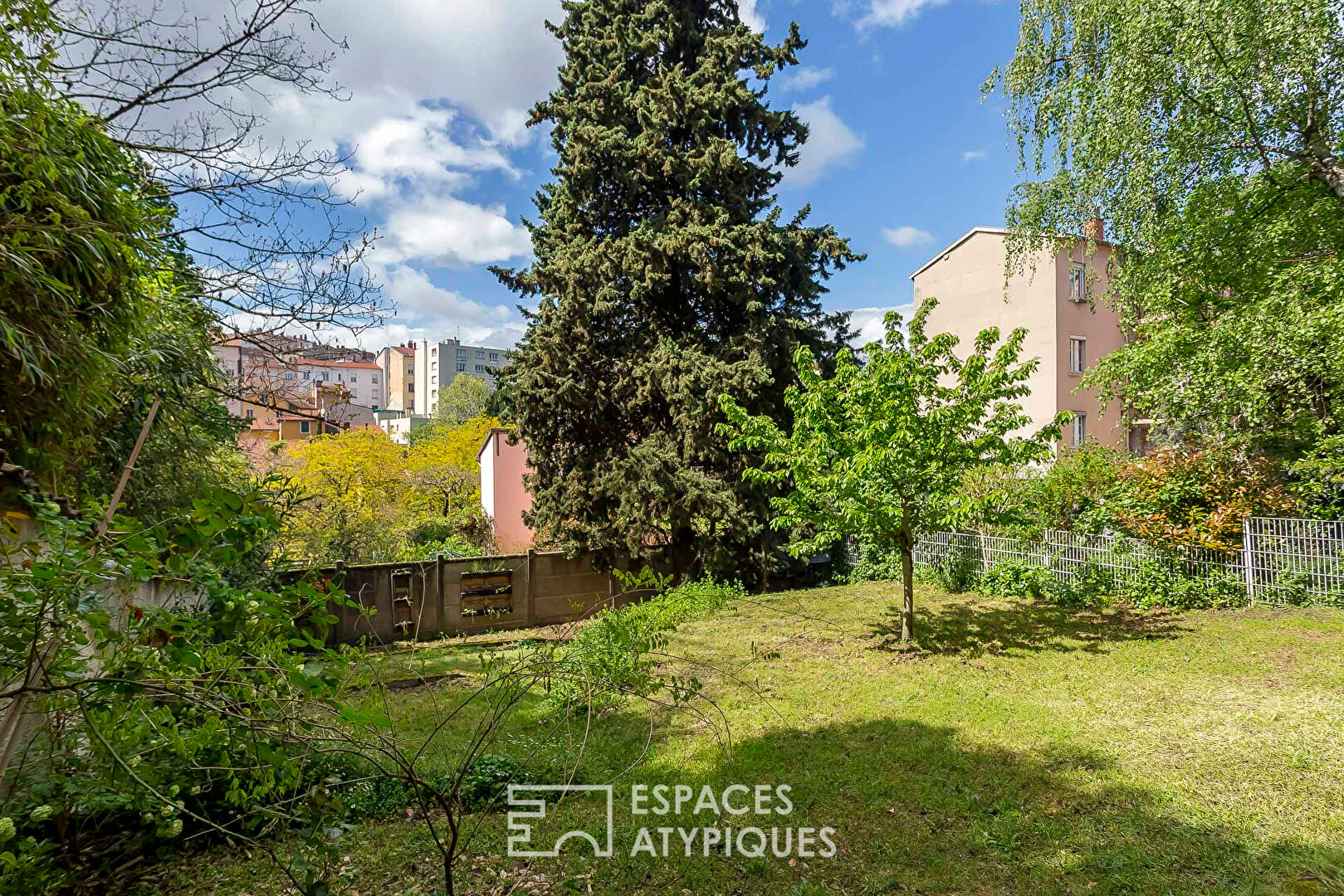 Old apartment with terrace and garden