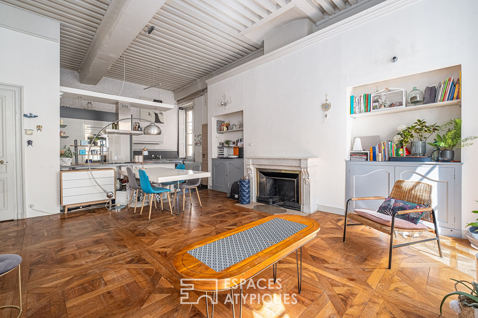 Very beautiful bourgeois apartment with character in the heart of the Ainay district