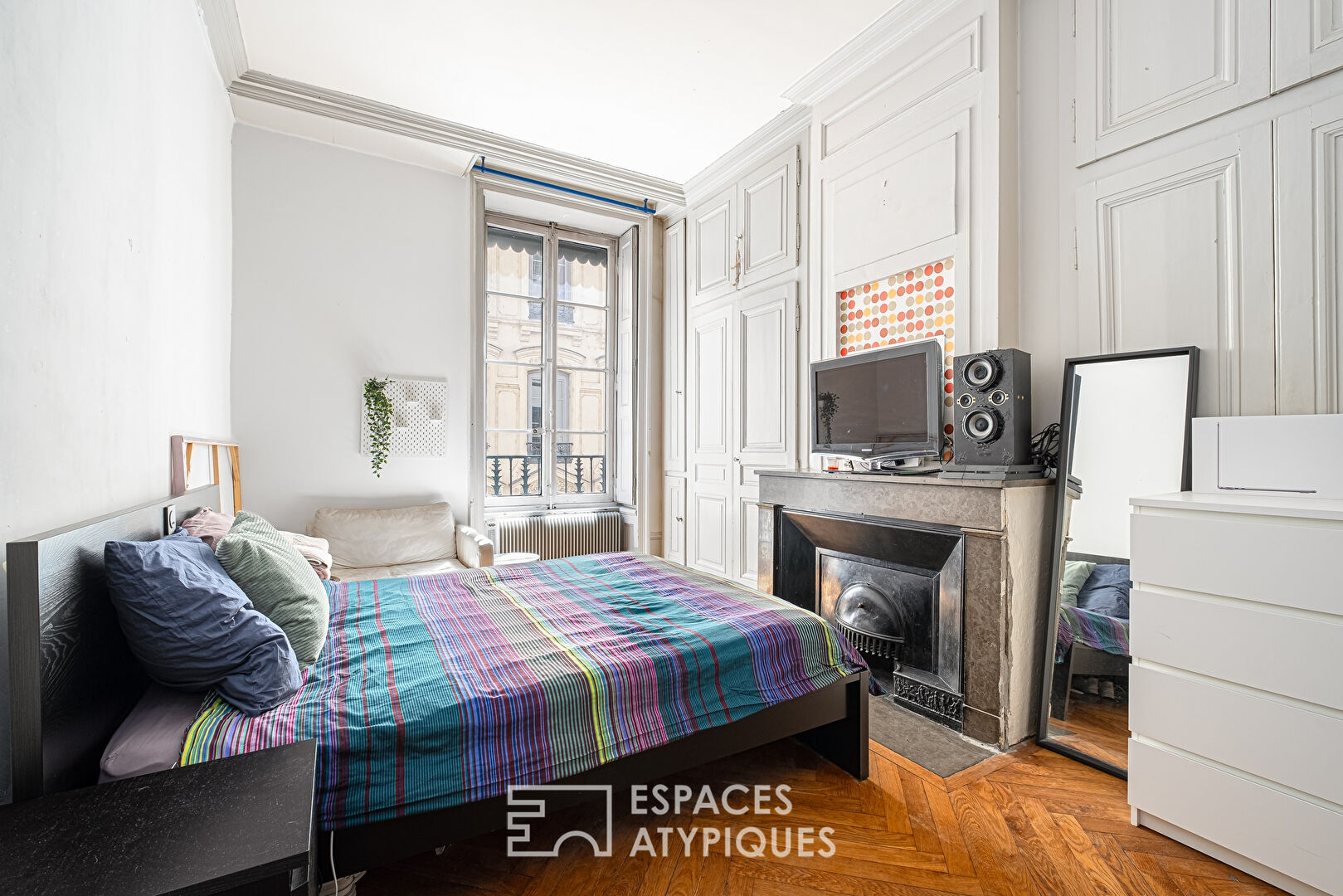 Very beautiful bourgeois apartment with character in the heart of the Ainay district