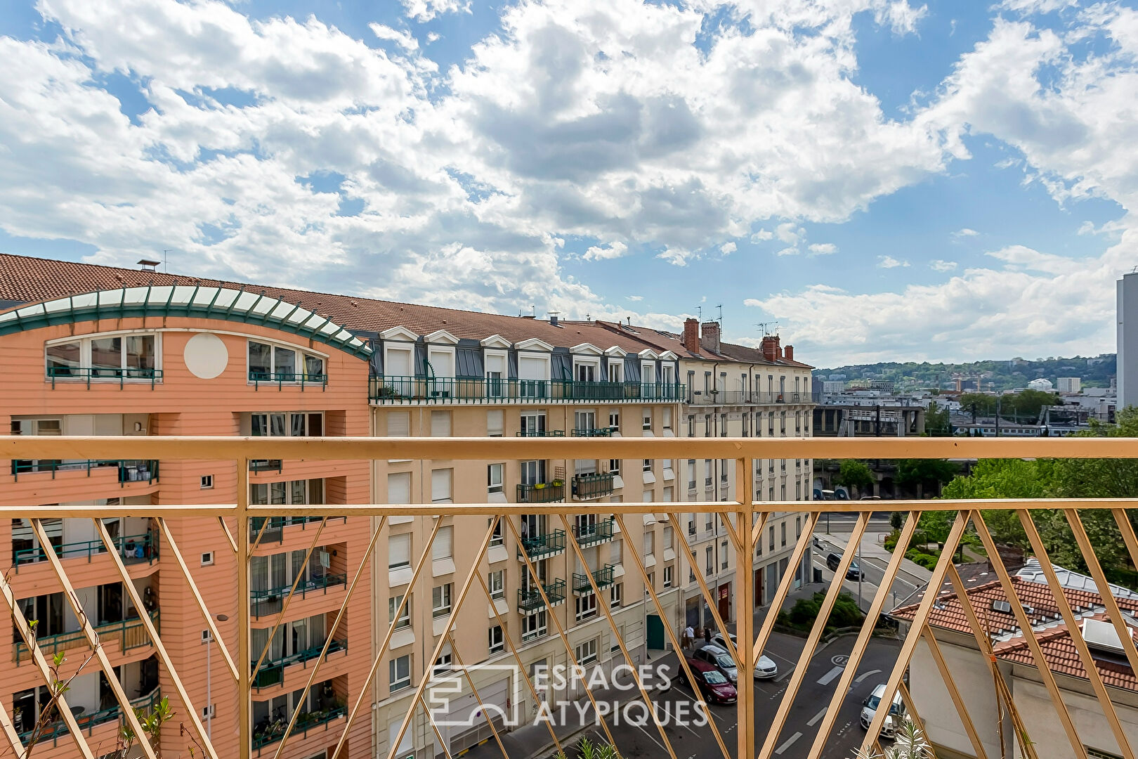 Crossing apartment in Jean Macé