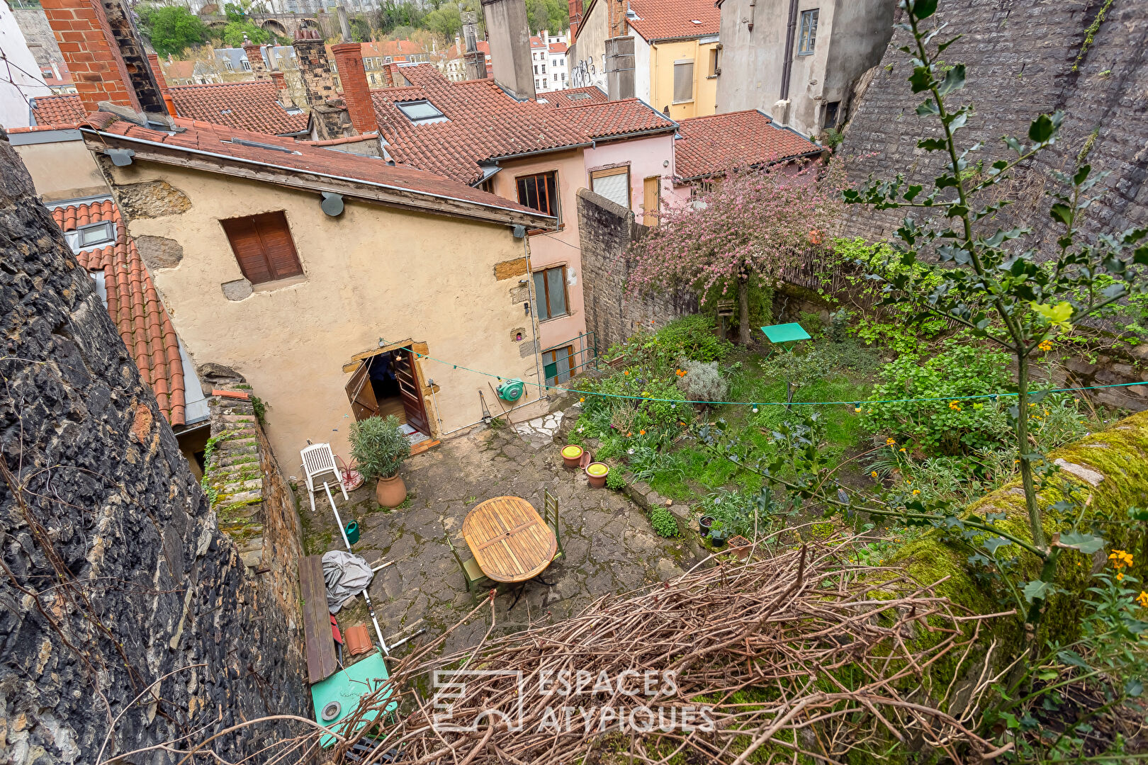 Maison atypique avec jardins dans le Vieux Lyon