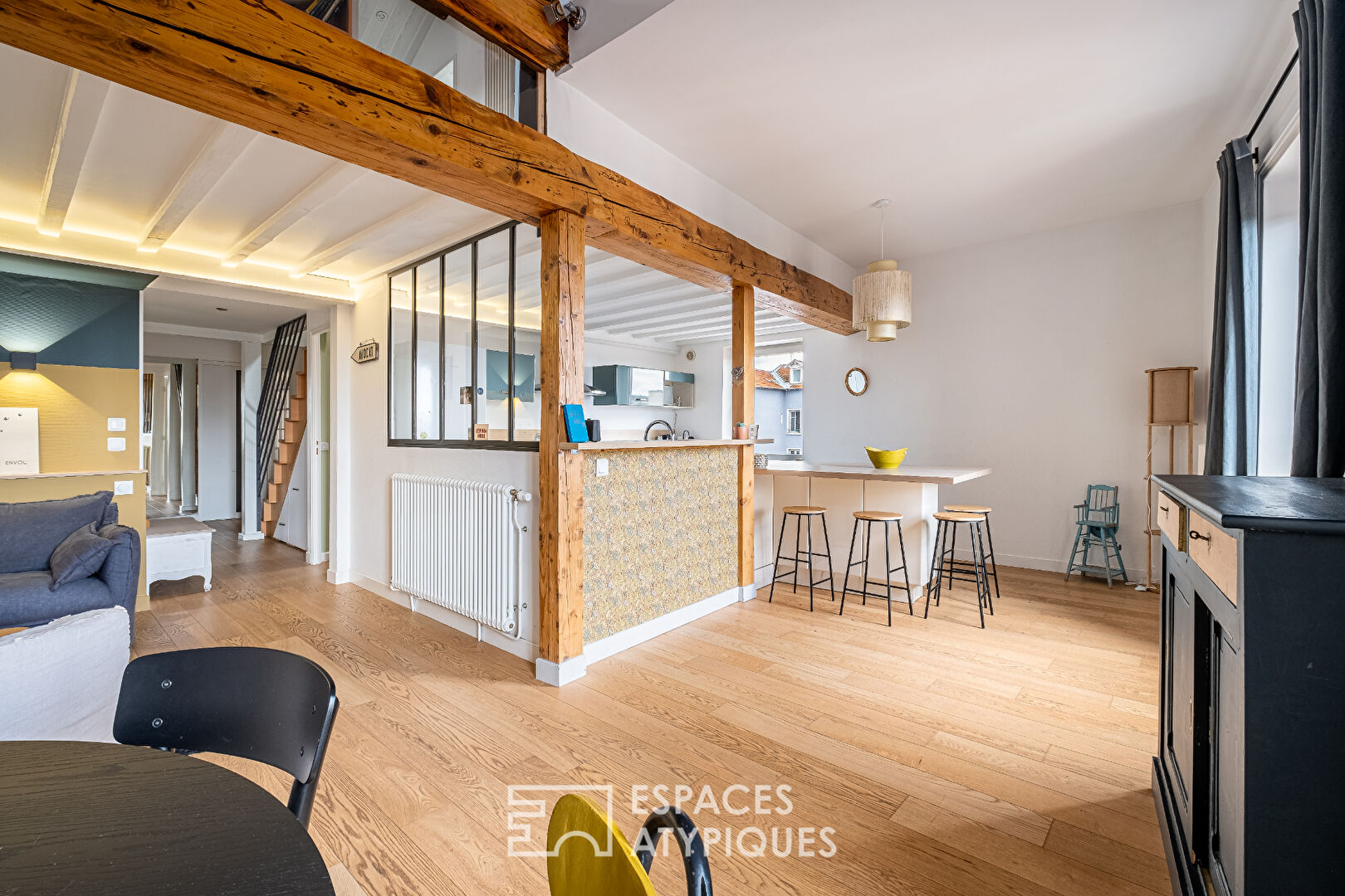 Character duplex with view