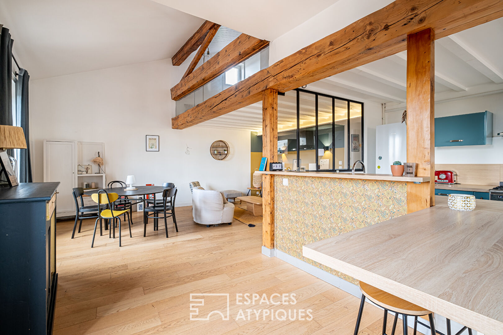 Character duplex with view