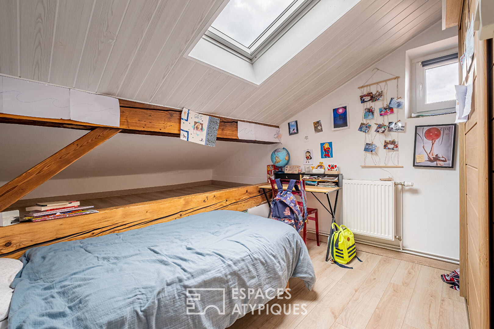 Character duplex with view