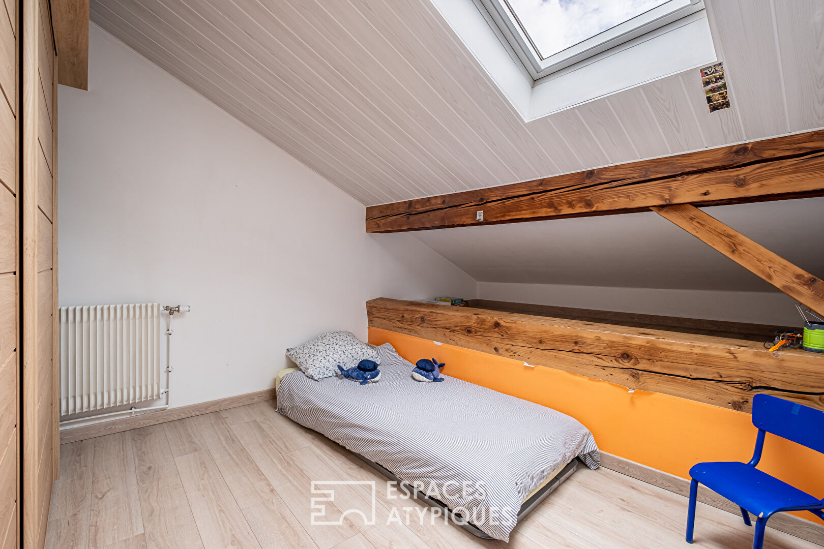 Character duplex with view