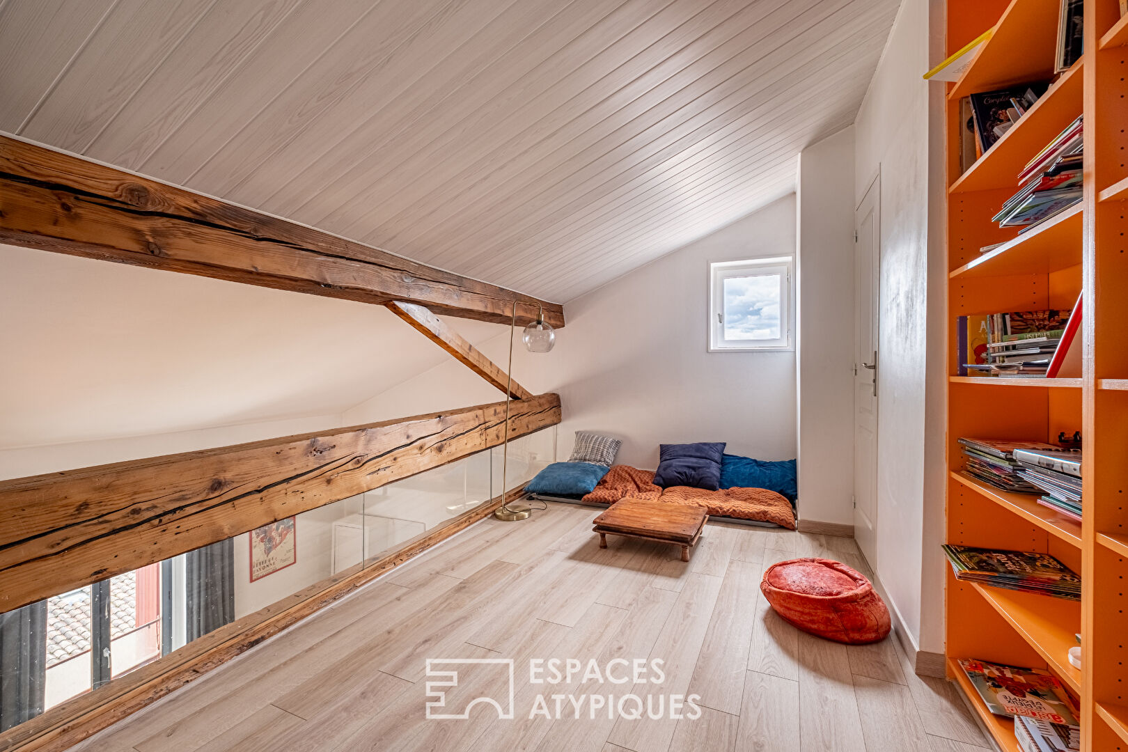 Character duplex with view