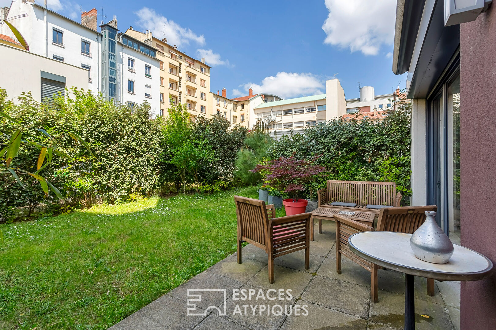 Appartement contemporain avec jardin