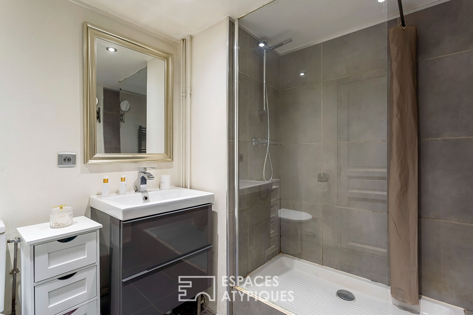 T2 apartment of 65m2 in the heart of the 6th arrondissement