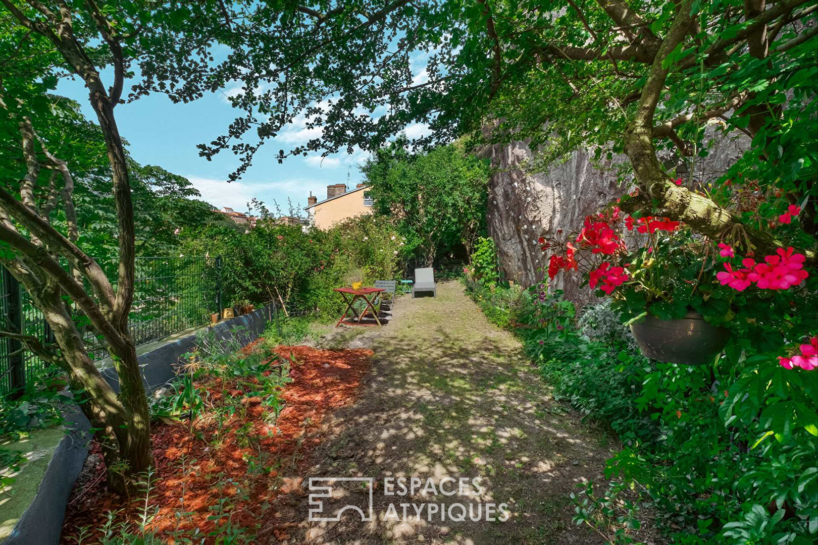 Appartement sur les quais de Saône avec jardin et garage