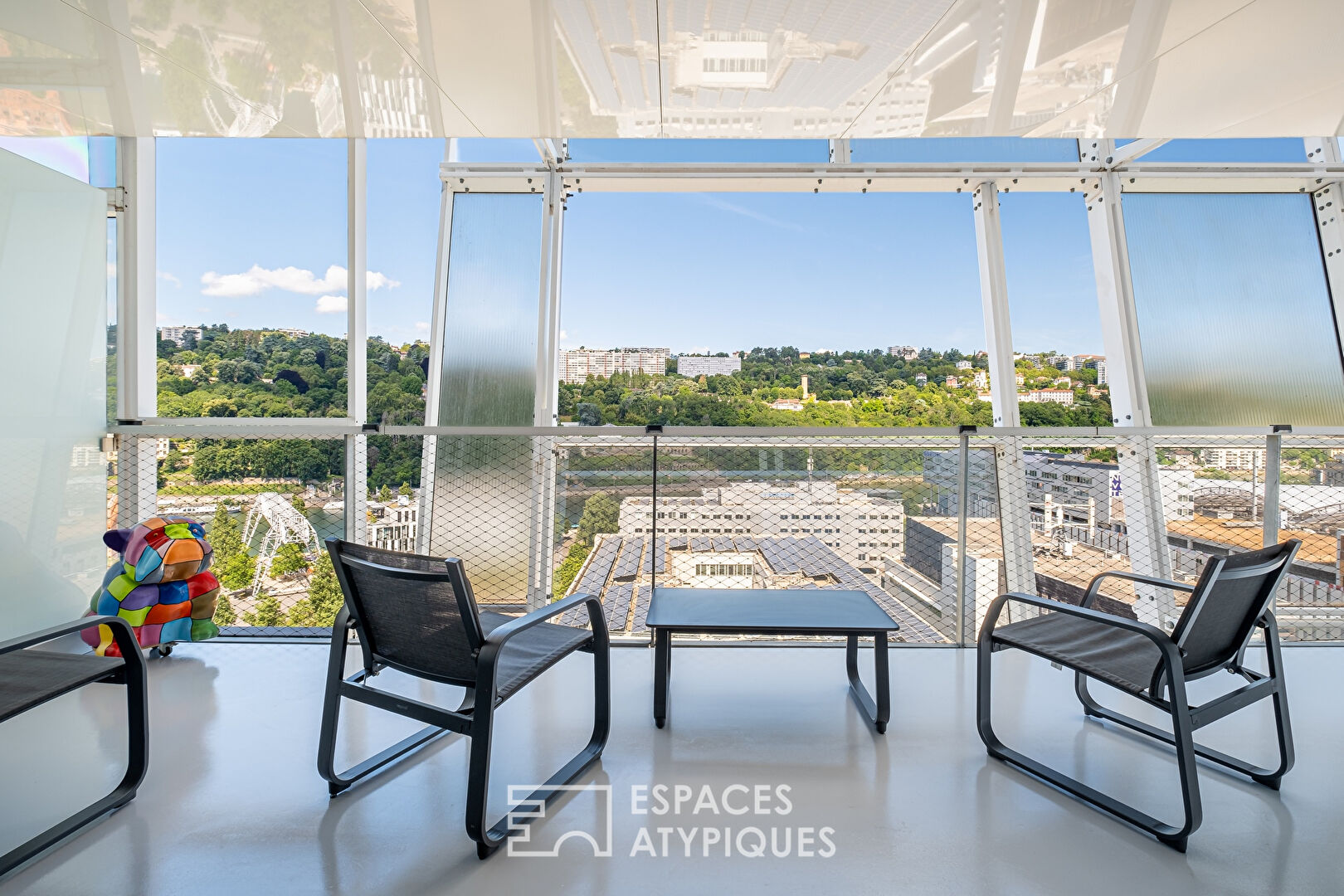 Magnifique appartement avec terrasse à Confluence