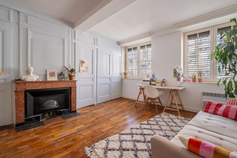 Old apartment in the heart of Saint Nizier
