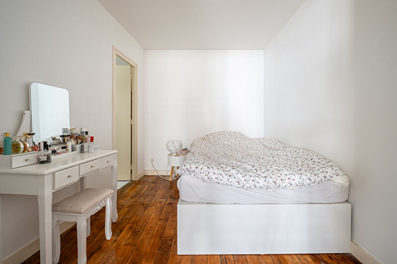 Old apartment in the heart of Saint Nizier