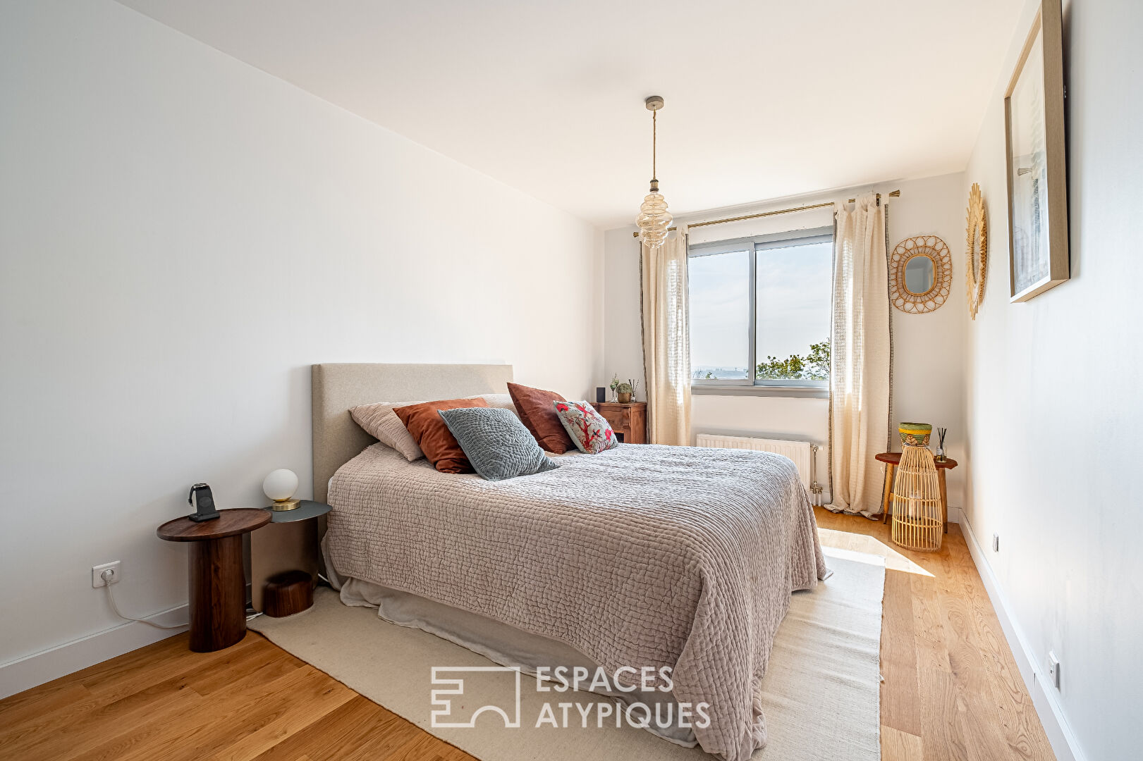 Renovated apartment in the heart of the village with a view