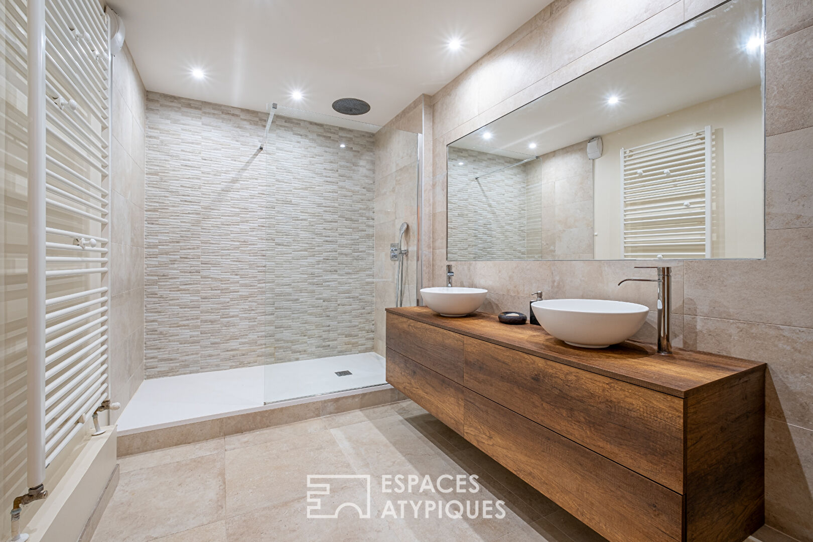 Renovated apartment in the heart of the village with a view