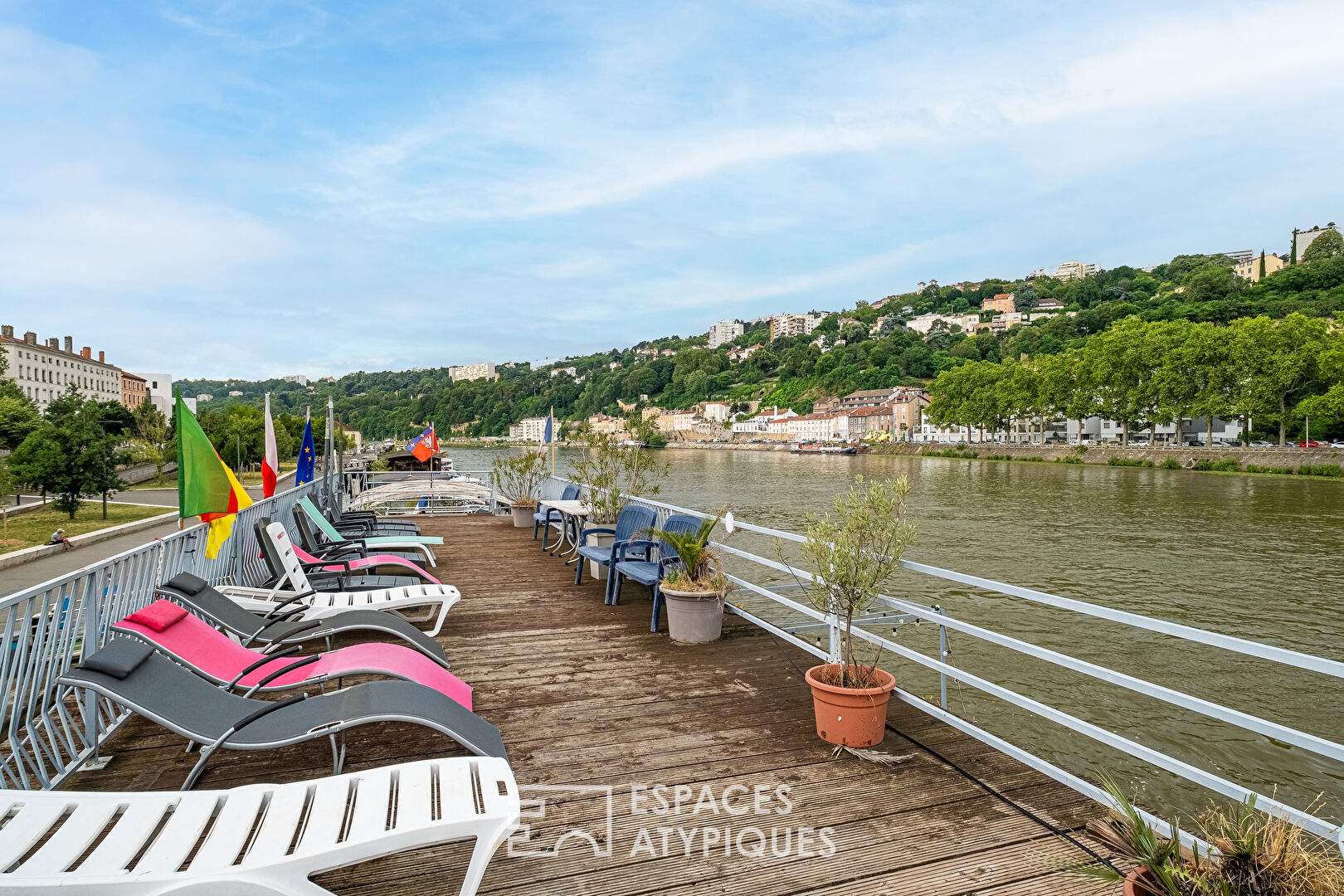 Péniche de 180 m2 à deux pas de la Place Carnot