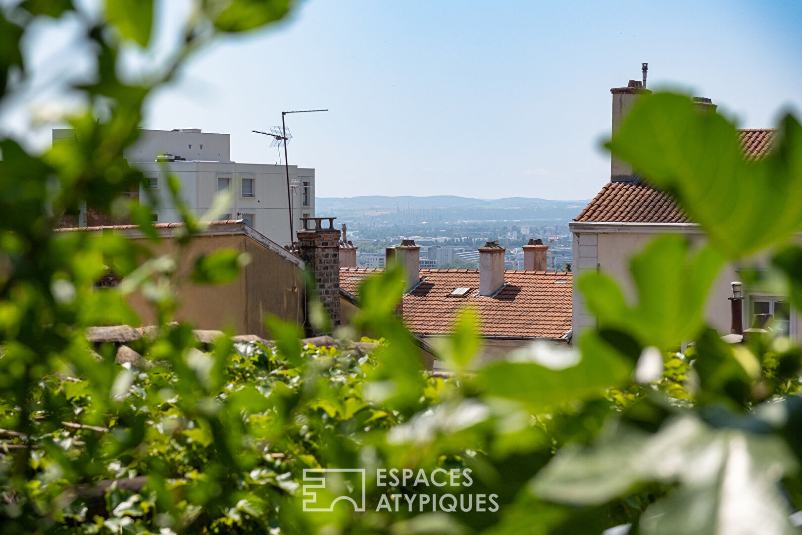 Bel ancien avec jardin, terrasse et vue dégagée au coeur du quartier Saint-Just