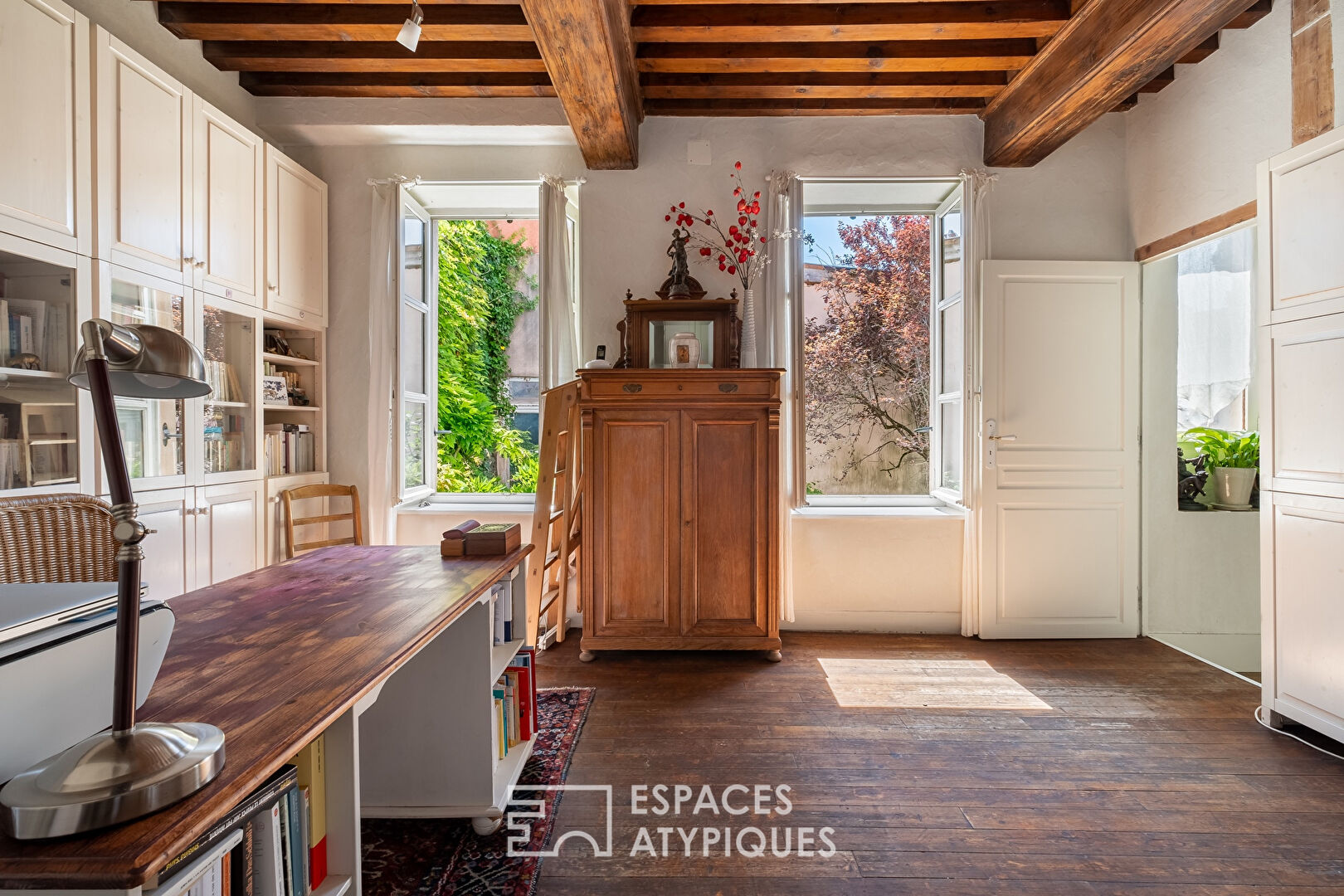 Bel ancien avec jardin, terrasse et vue dégagée au coeur du quartier Saint-Just