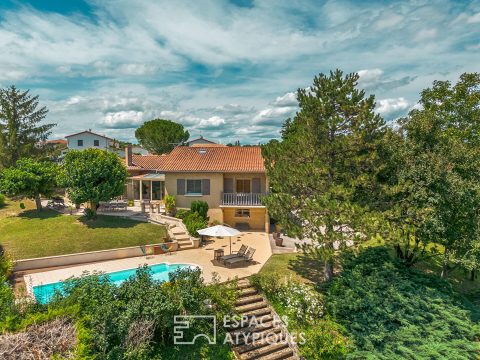 Family villa with swimming pool on 2400 m2 of land (divisible)
