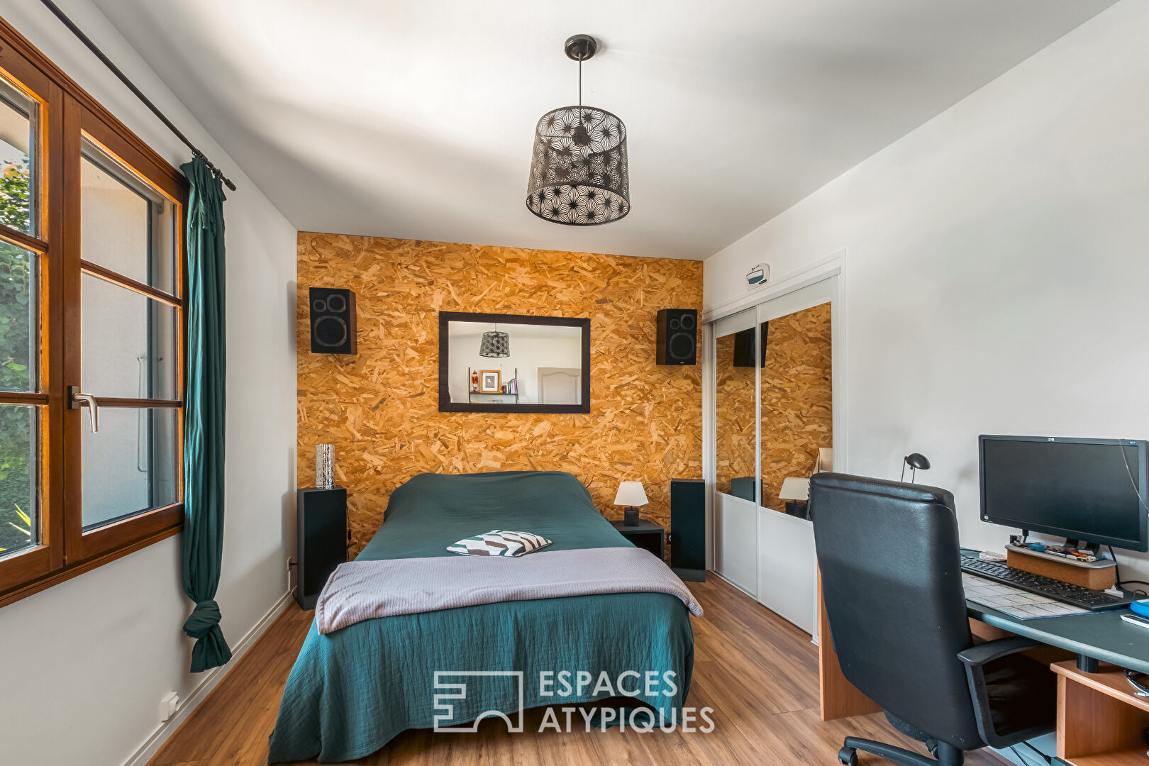 Family villa with swimming pool on 2400 m2 of land (divisible)