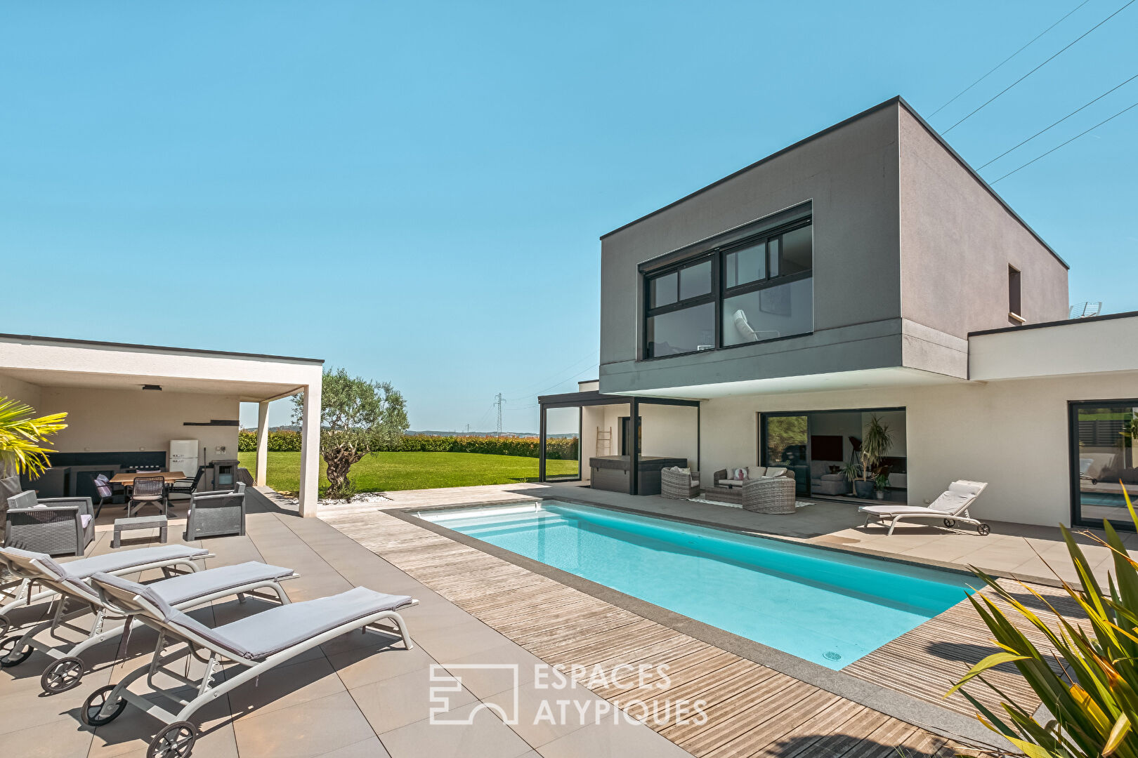 Villa contemporaine entre vignes et ville
