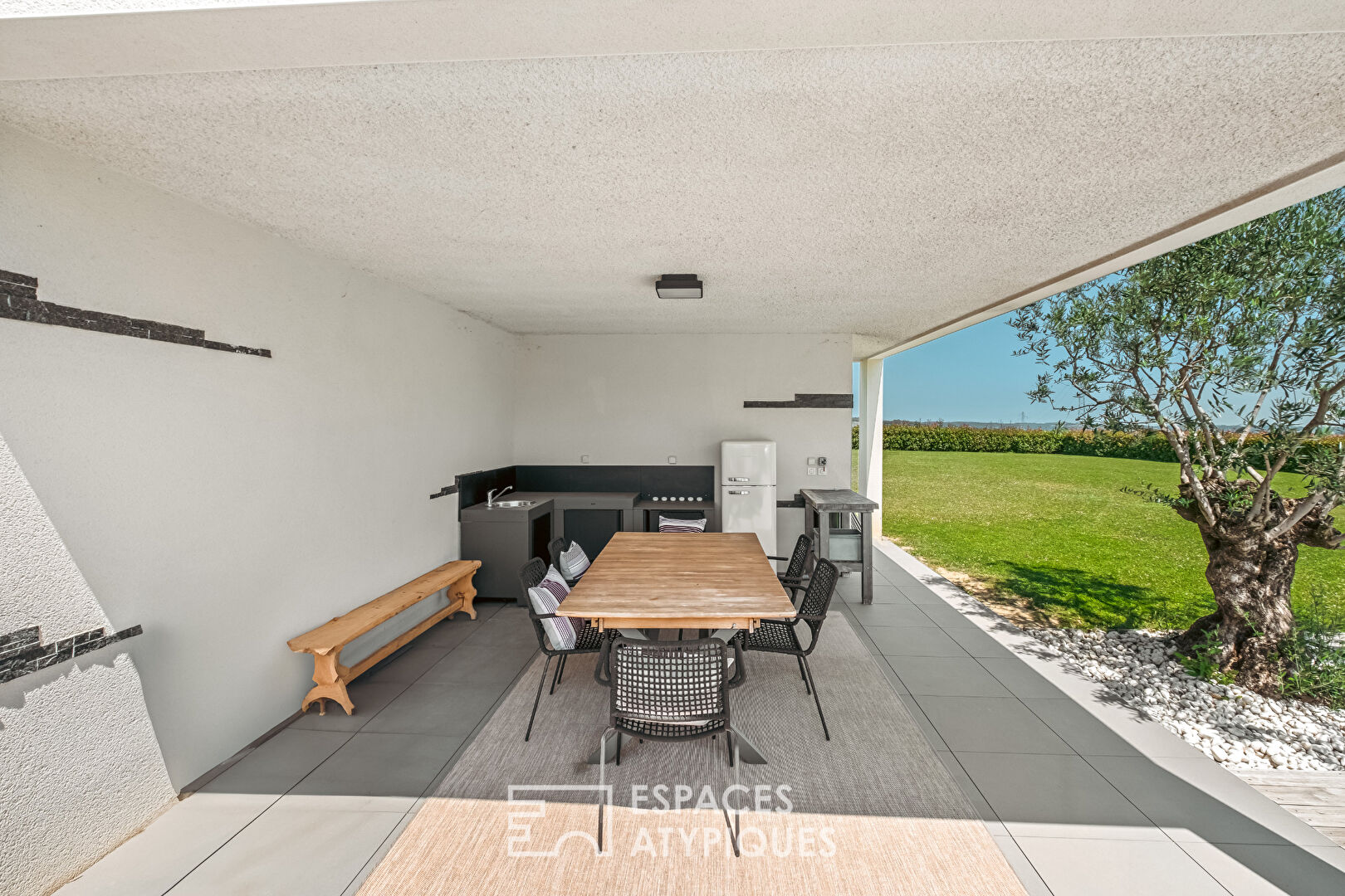 Villa contemporaine entre vignes et ville
