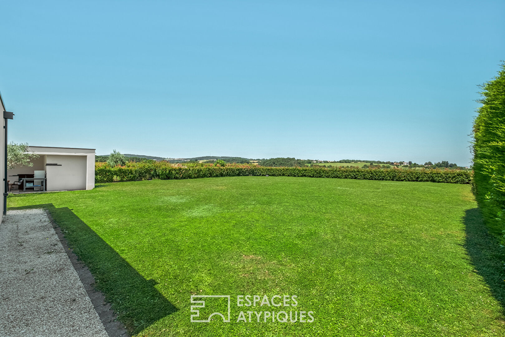Villa contemporaine entre vignes et ville