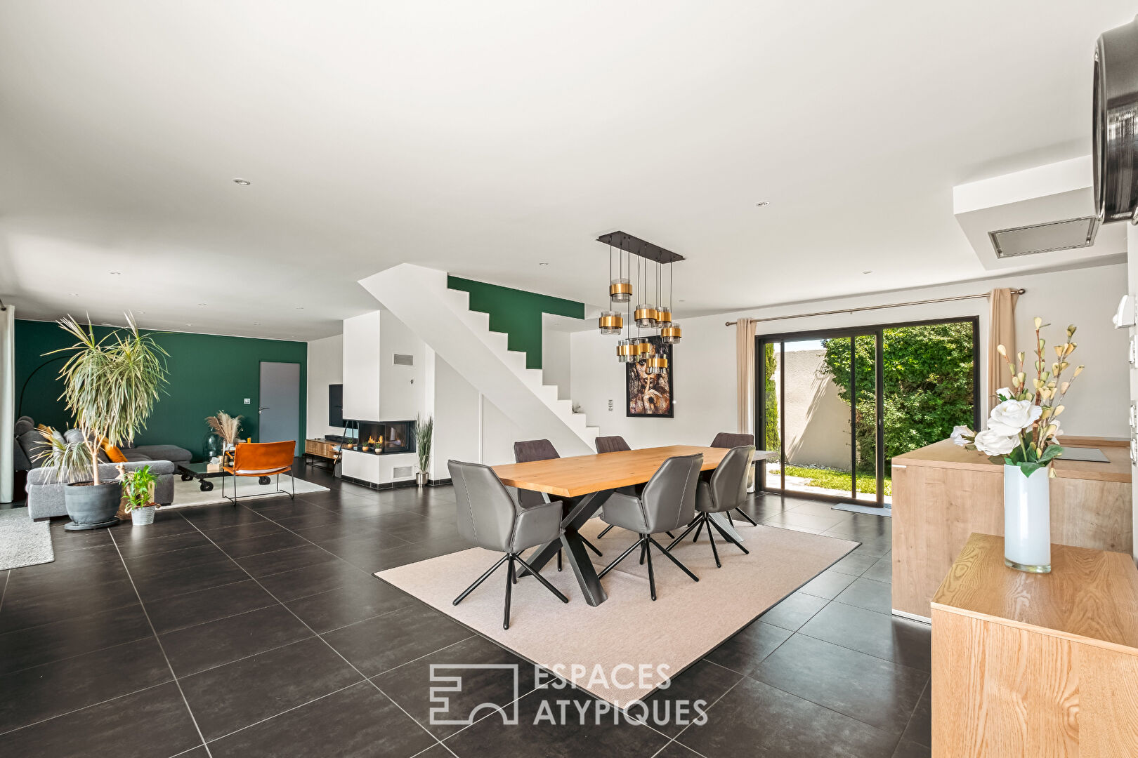 Villa contemporaine entre vignes et ville