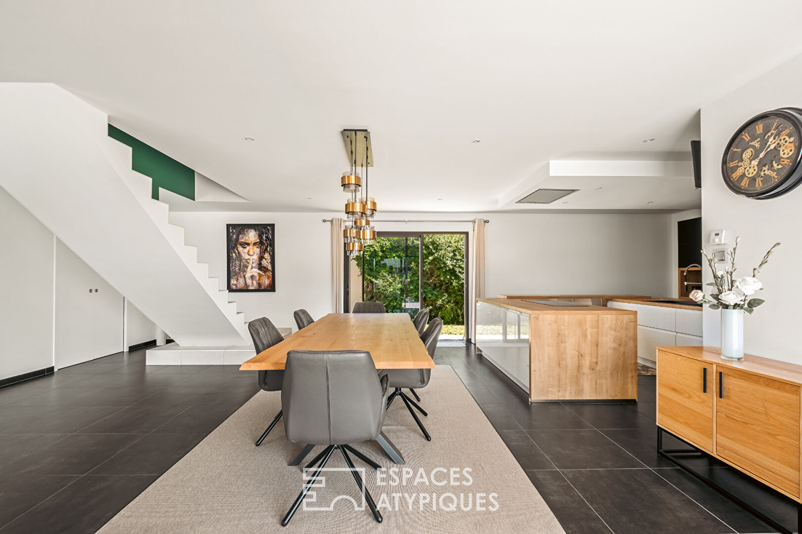 Villa contemporaine entre vignes et ville