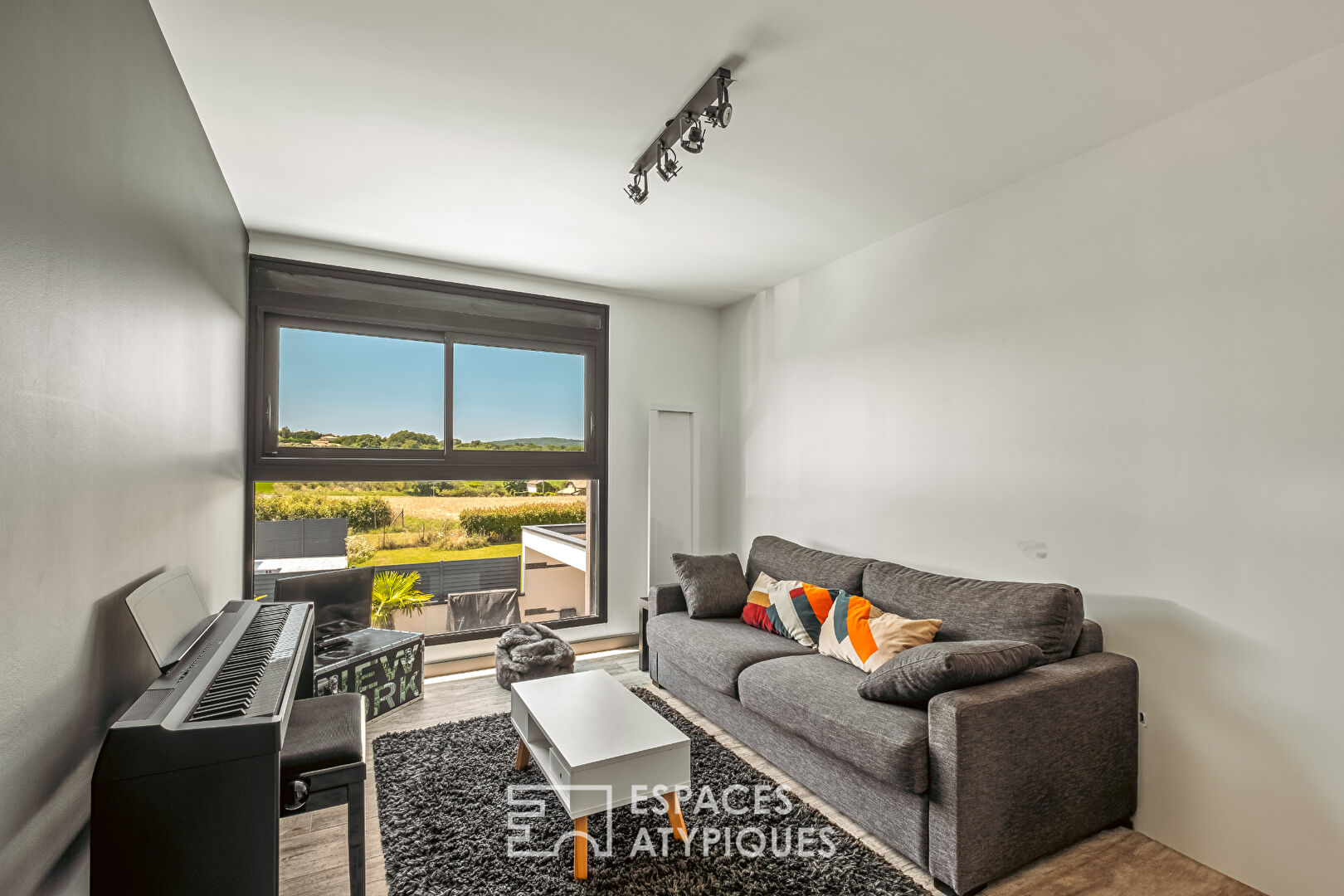 Villa contemporaine entre vignes et ville