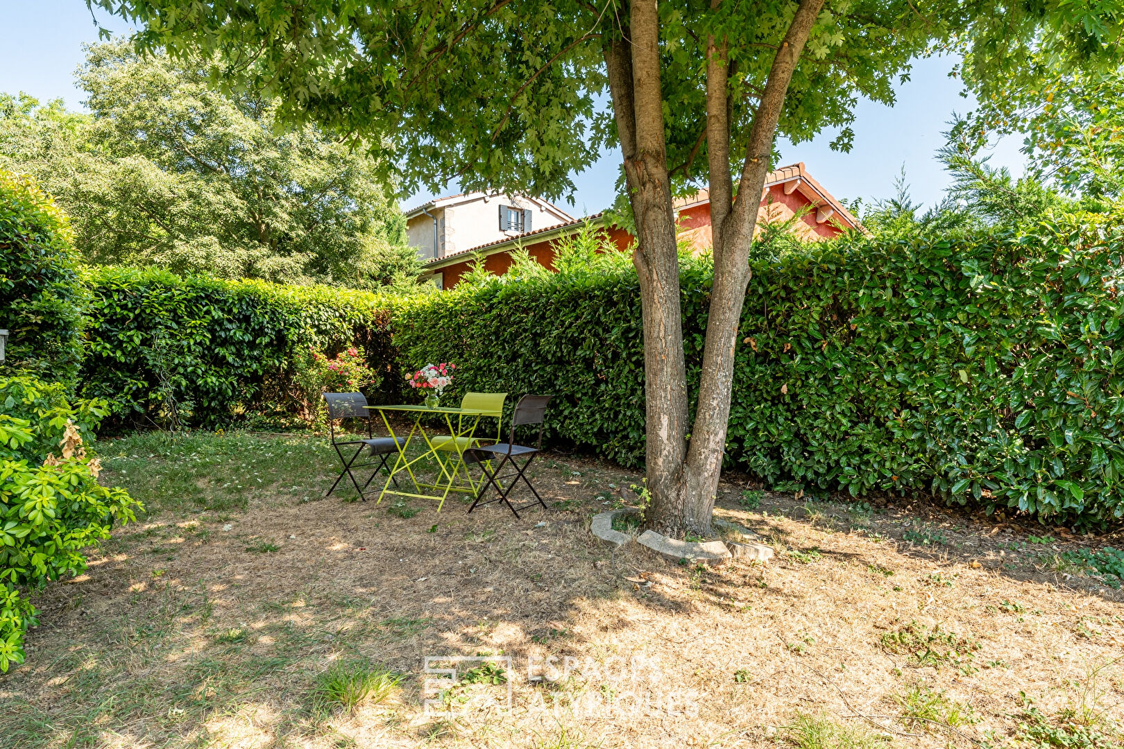 Garden level T4 in a quiet area, not overlooked