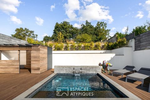 Contemporary house with swimming pool