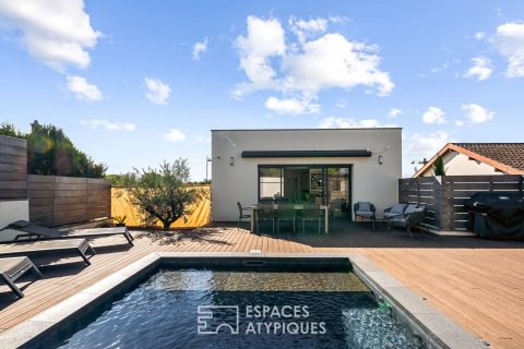 Contemporary house with swimming pool