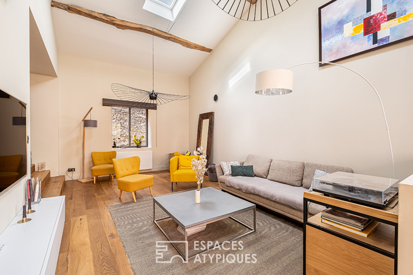 Characterful townhouse with contemporary renovation with garden and garage in the center of Saint-Romain-au-Mont d’Or