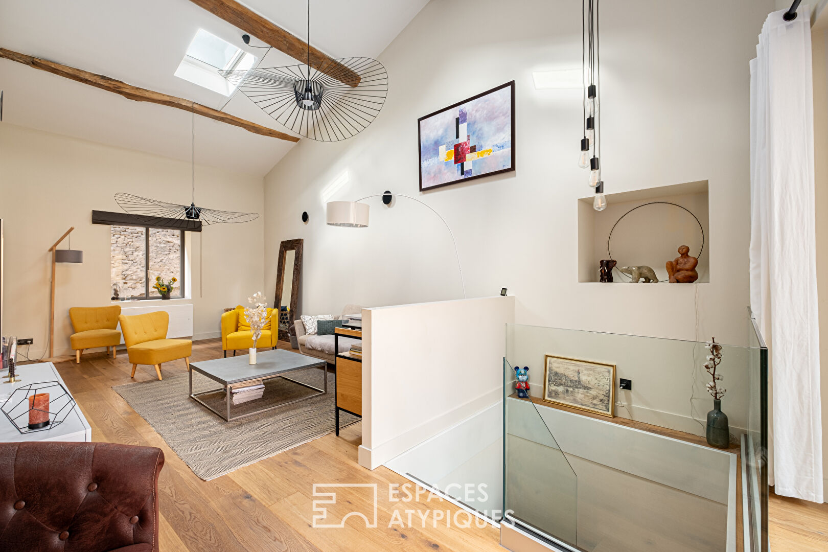 Characterful townhouse with contemporary renovation with garden and garage in the center of Saint-Romain-au-Mont d’Or