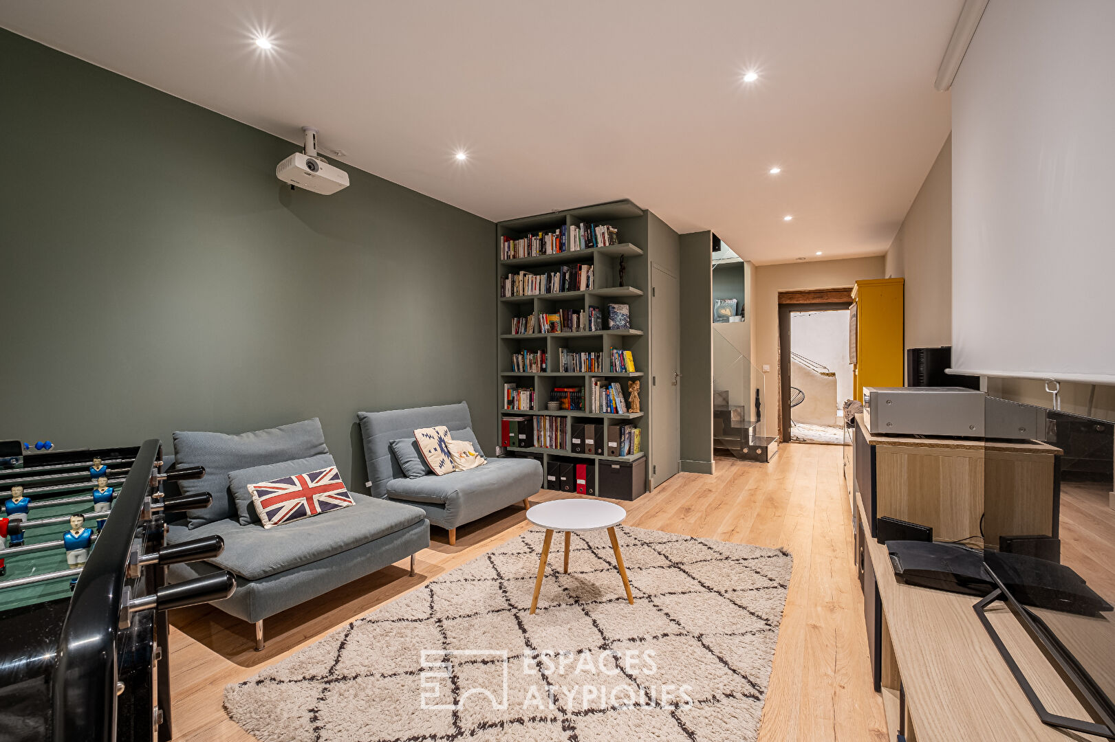 Characterful townhouse with contemporary renovation with garden and garage in the center of Saint-Romain-au-Mont d’Or
