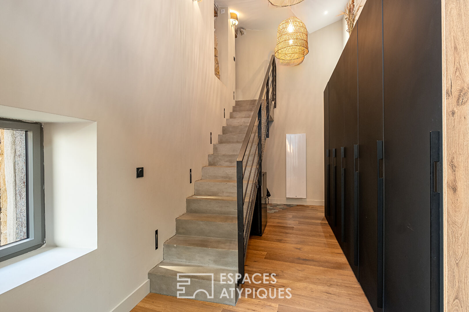 Characterful townhouse with contemporary renovation with garden and garage in the center of Saint-Romain-au-Mont d’Or