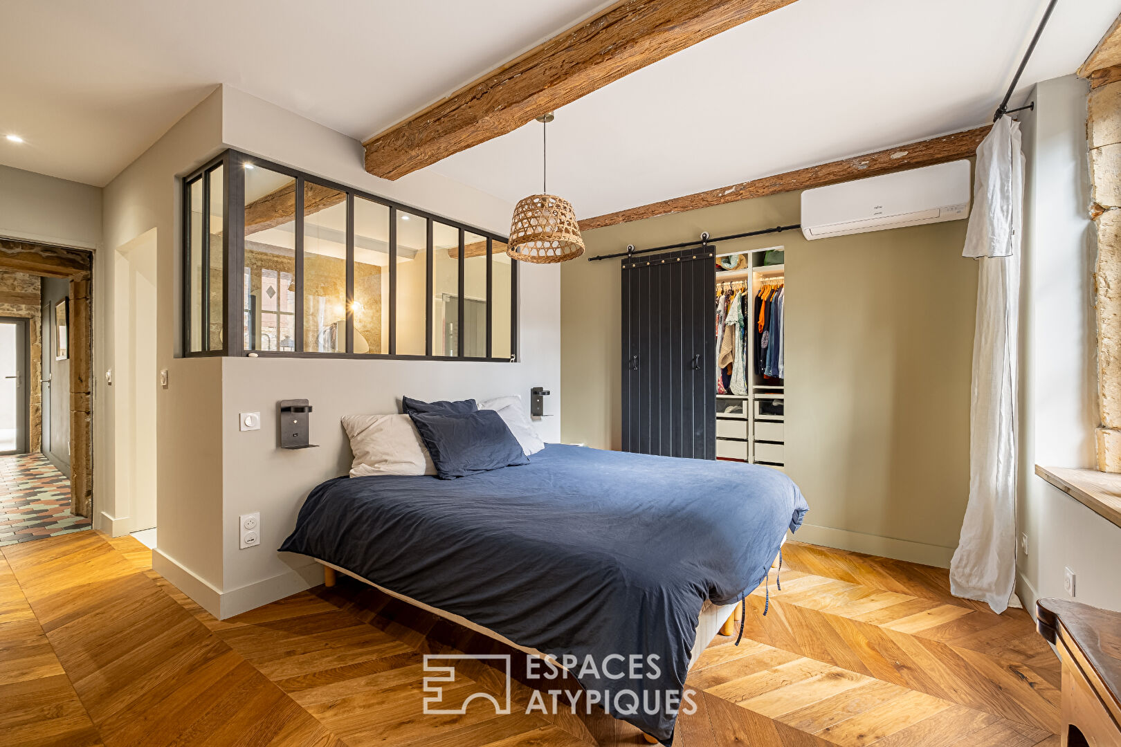 Characterful townhouse with contemporary renovation with garden and garage in the center of Saint-Romain-au-Mont d’Or