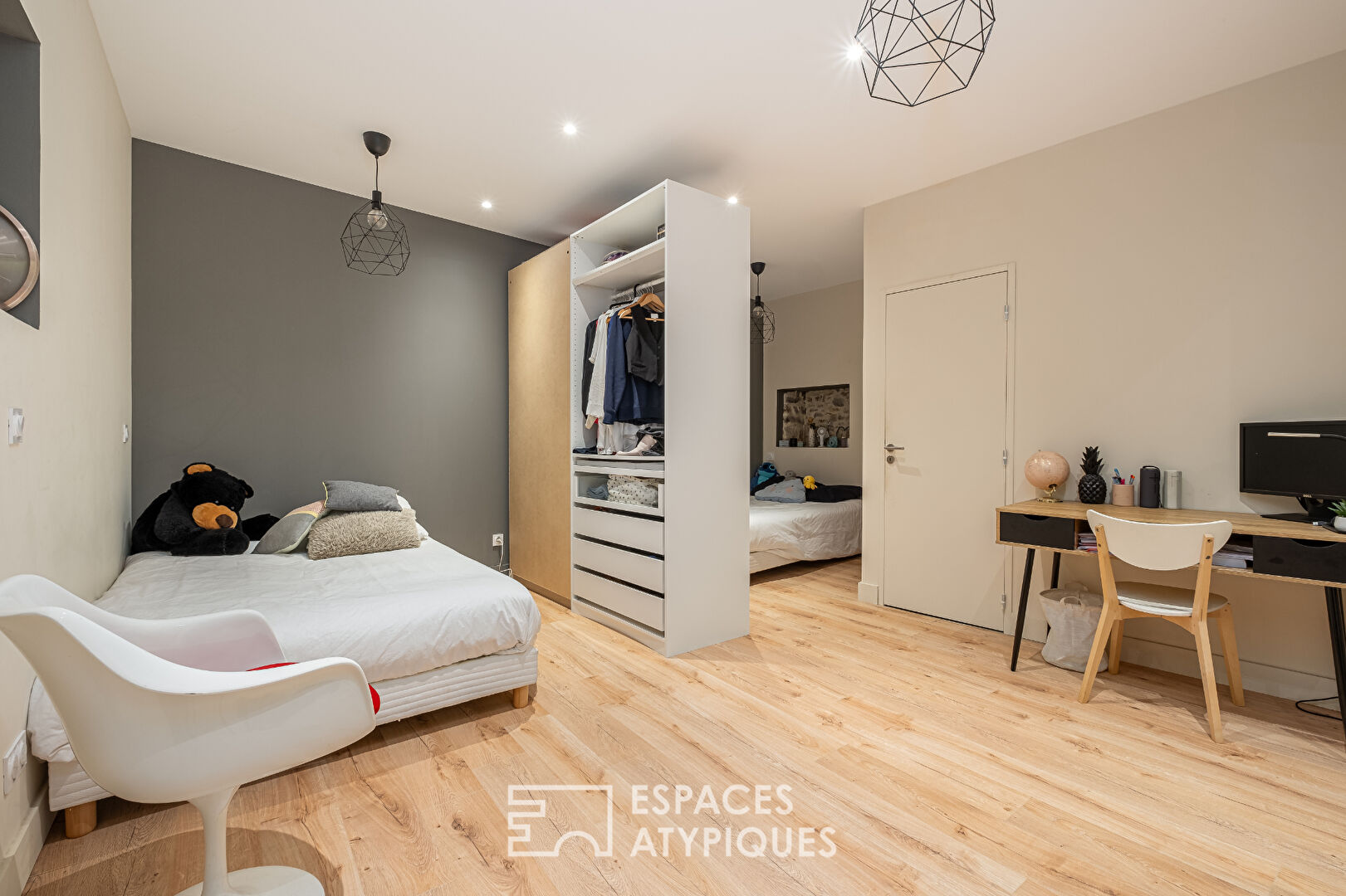 Characterful townhouse with contemporary renovation with garden and garage in the center of Saint-Romain-au-Mont d’Or