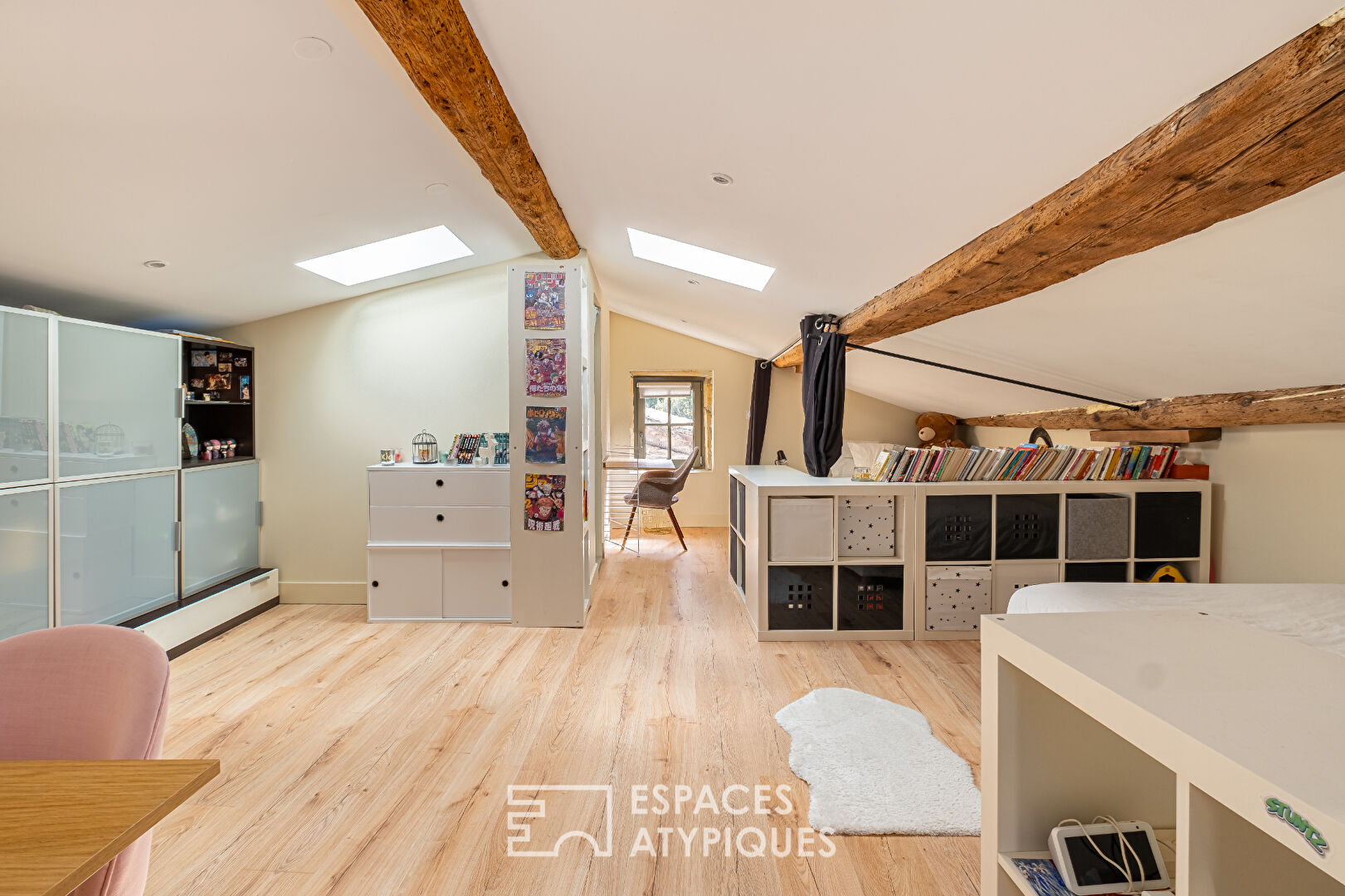 Characterful townhouse with contemporary renovation with garden and garage in the center of Saint-Romain-au-Mont d’Or