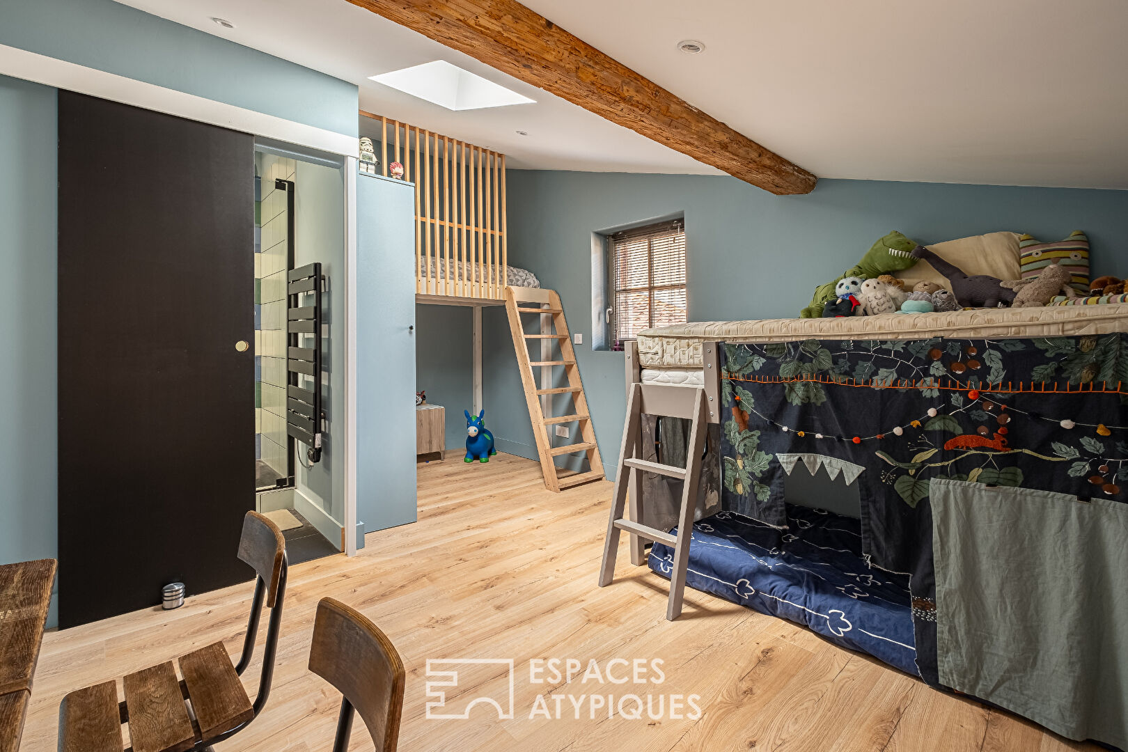 Characterful townhouse with contemporary renovation with garden and garage in the center of Saint-Romain-au-Mont d’Or