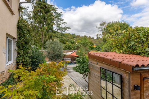 Maison atypique avec piscine en bordure des Monts d’Or
