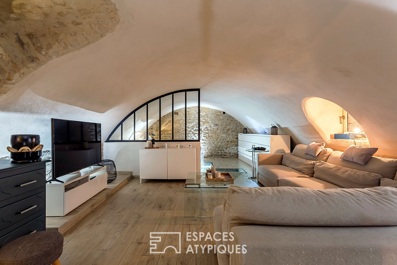 Maison atypique avec piscine en bordure des Monts d’Or