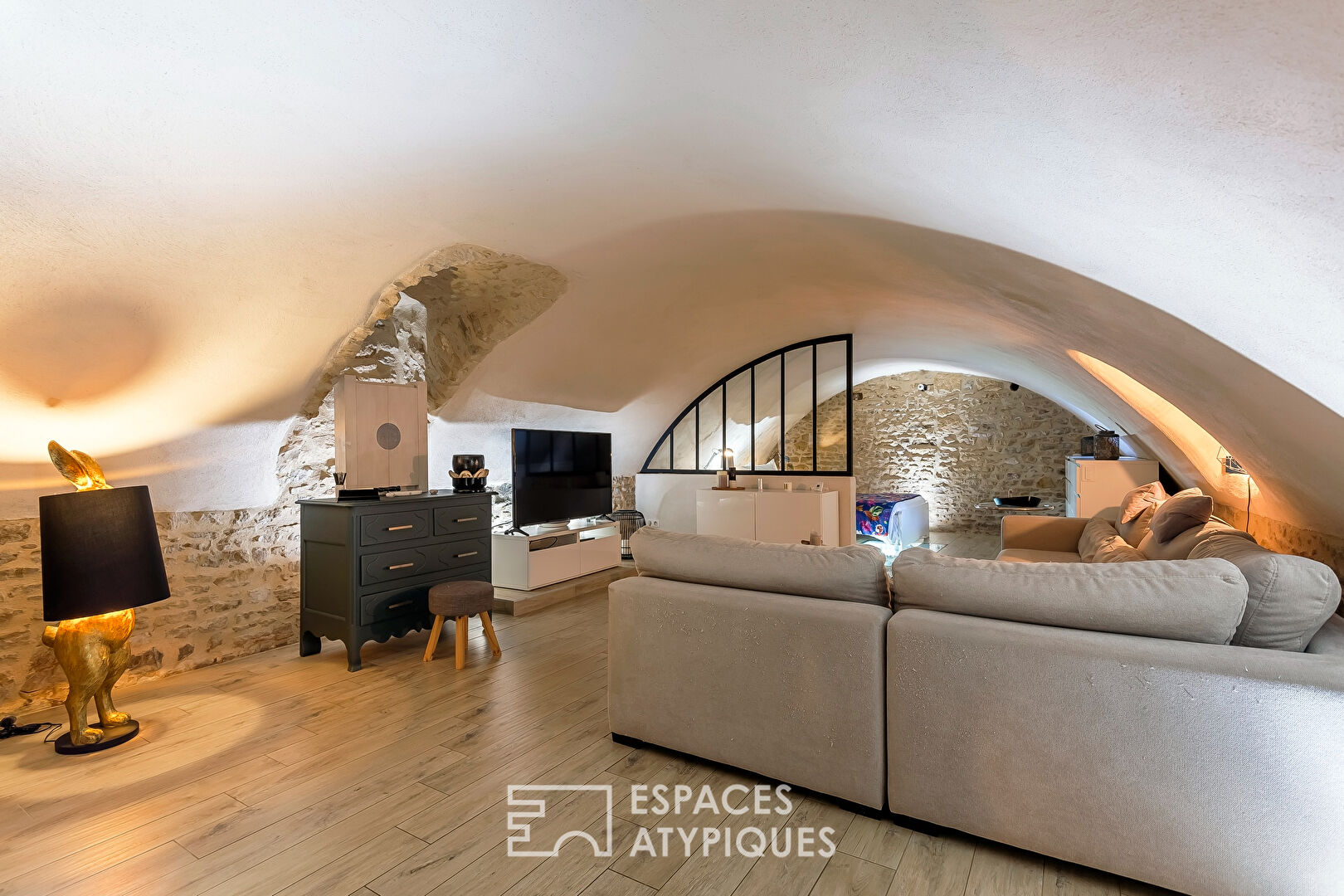 Maison atypique avec piscine en bordure des Monts d’Or
