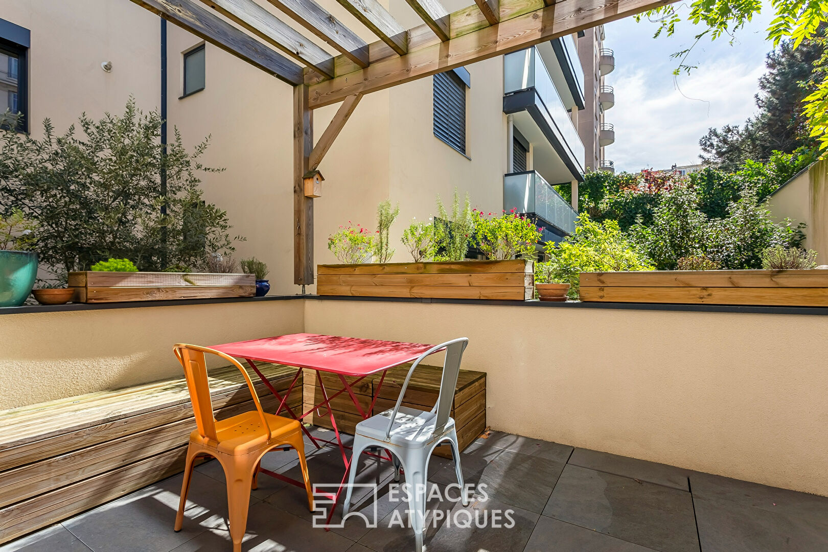 Maison 1930 entièrement rénovée avec terrasse et patio